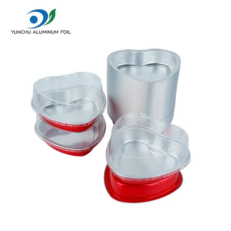 Sydänmuotoinen kakku leipoma