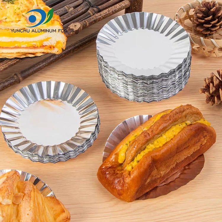 Pyöreä leivontakakku tina hopea -alumiinifolioruokaastialla
